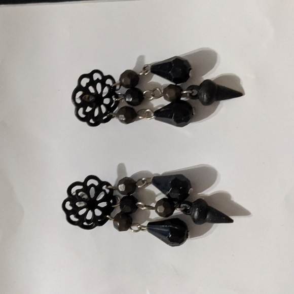 𝅺Blsck Floral Filagree and Crystal Beaded Drop Dangle Statement Earrings - Picture 1 of 3